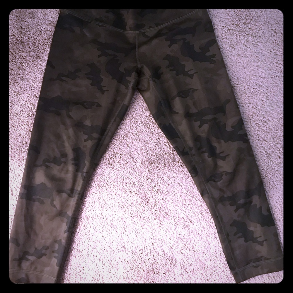 Lululemon camo crop leggings